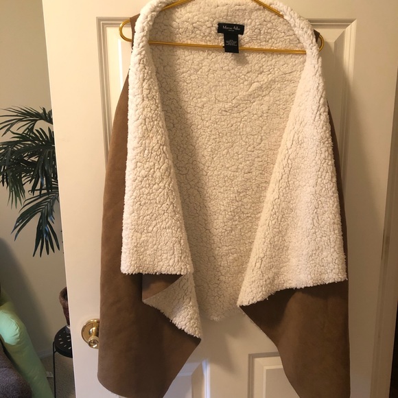 Sherpa Lined Marcus Adler Drapey Vest - Picture 2 of 5